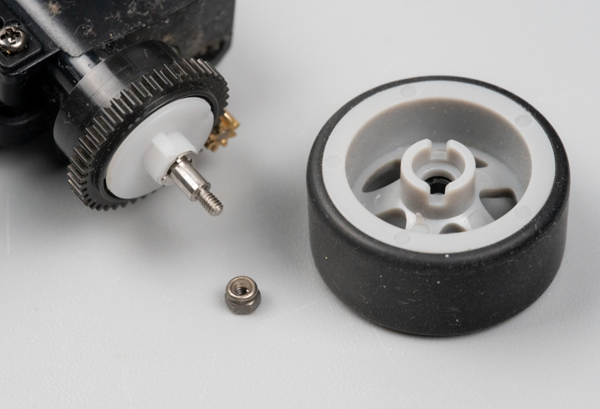 趁儿子睡着，偷偷拆了他价值350的跑车，没想到这车还带差速器！图36