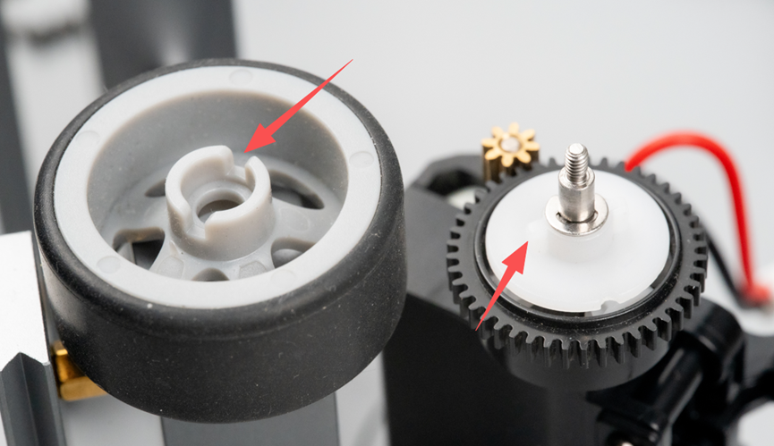 趁儿子睡着，偷偷拆了他价值350的跑车，没想到这车还带差速器！图39