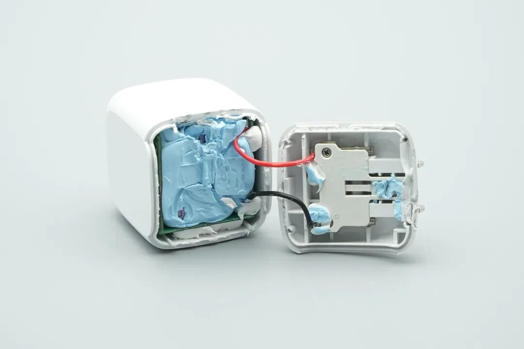 拆解报告:贝尔金67W双USB-C氮化镓充电器图20