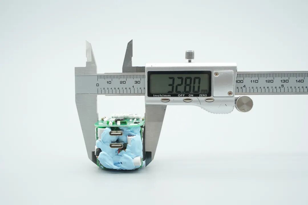 拆解报告:贝尔金67W双USB-C氮化镓充电器图25