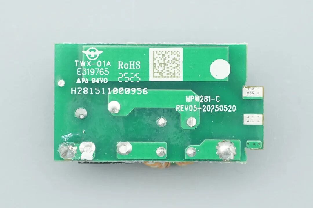 拆解报告:贝尔金67W双USB-C氮化镓充电器图32