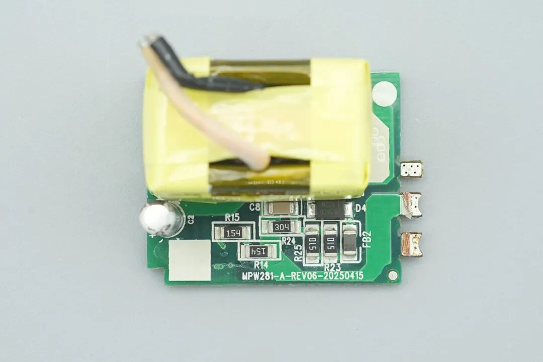 拆解报告:贝尔金67W双USB-C氮化镓充电器图39