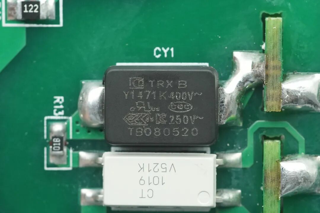 拆解报告:贝尔金67W双USB-C氮化镓充电器图51