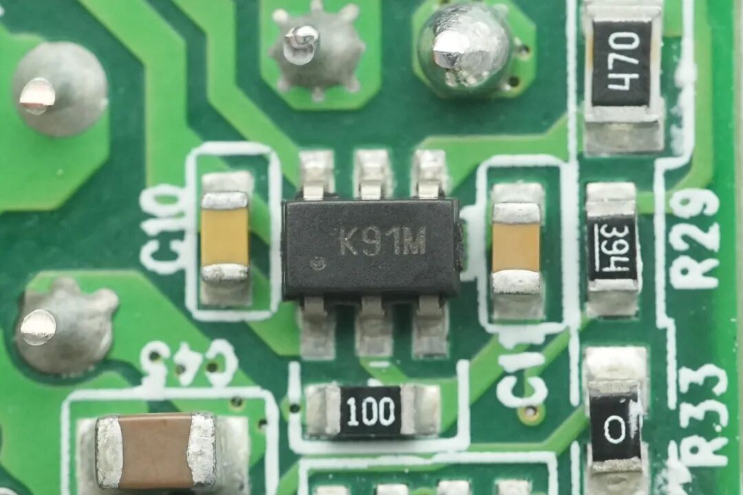 拆解报告:贝尔金67W双USB-C氮化镓充电器图55
