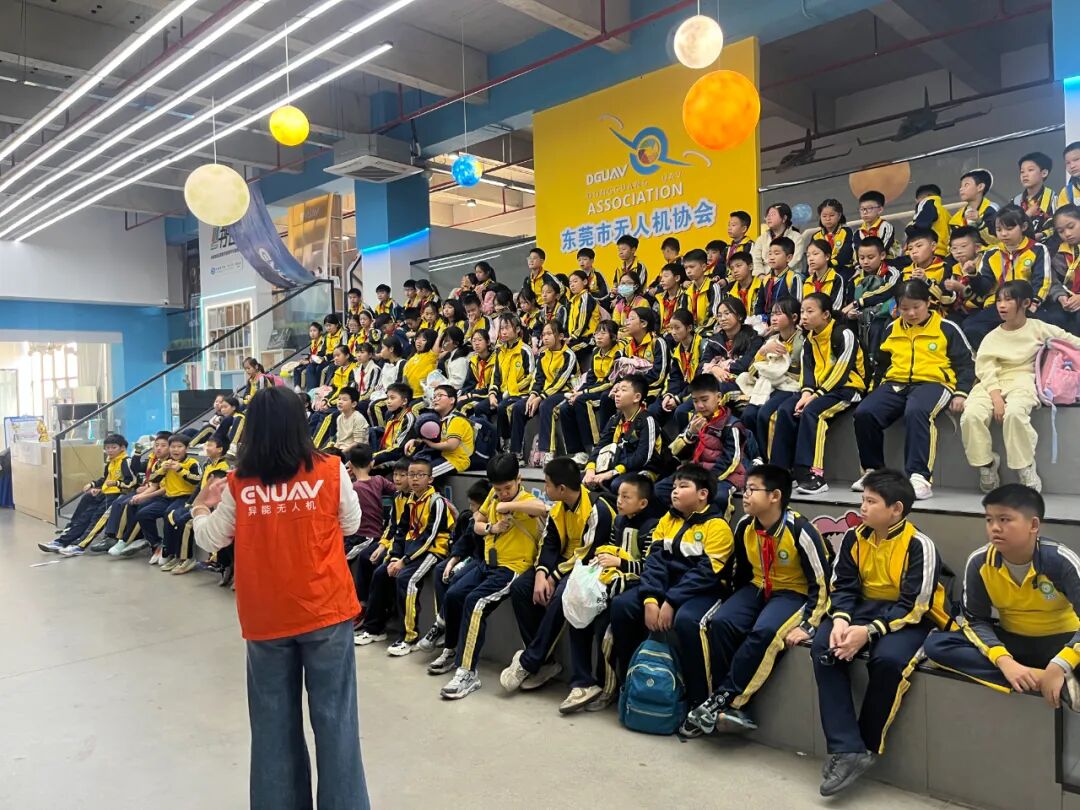 樟木头中心小学800余名师生走进异能无人机科普教育基地图4