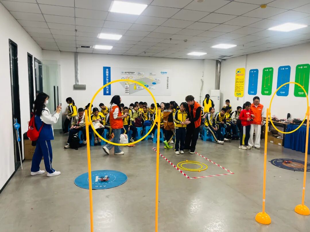 樟木头中心小学800余名师生走进异能无人机科普教育基地图7