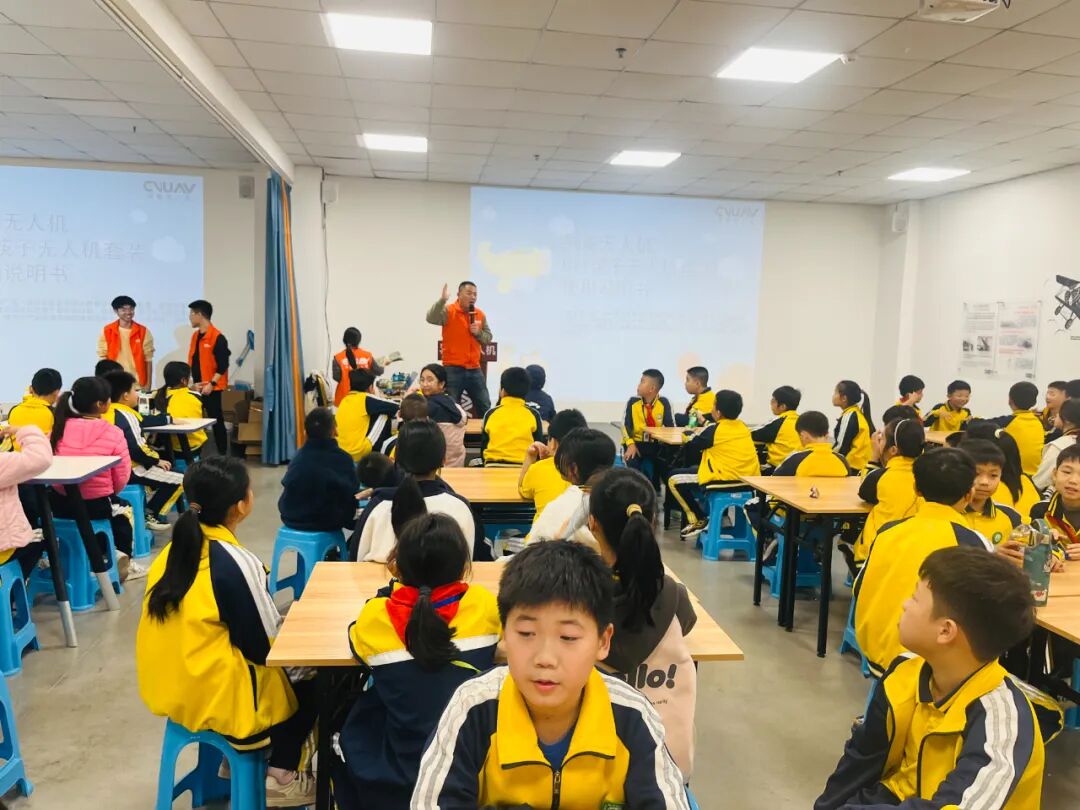 樟木头中心小学800余名师生走进异能无人机科普教育基地图8