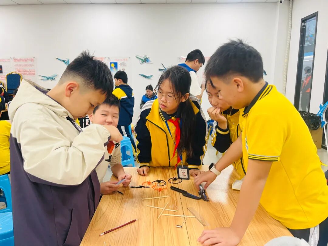 樟木头中心小学800余名师生走进异能无人机科普教育基地图10
