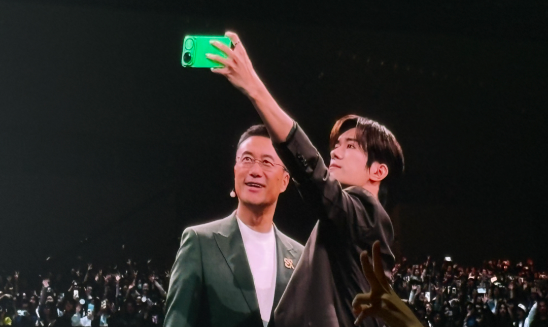 易烊千玺的华为绿手机,真的AI了图1