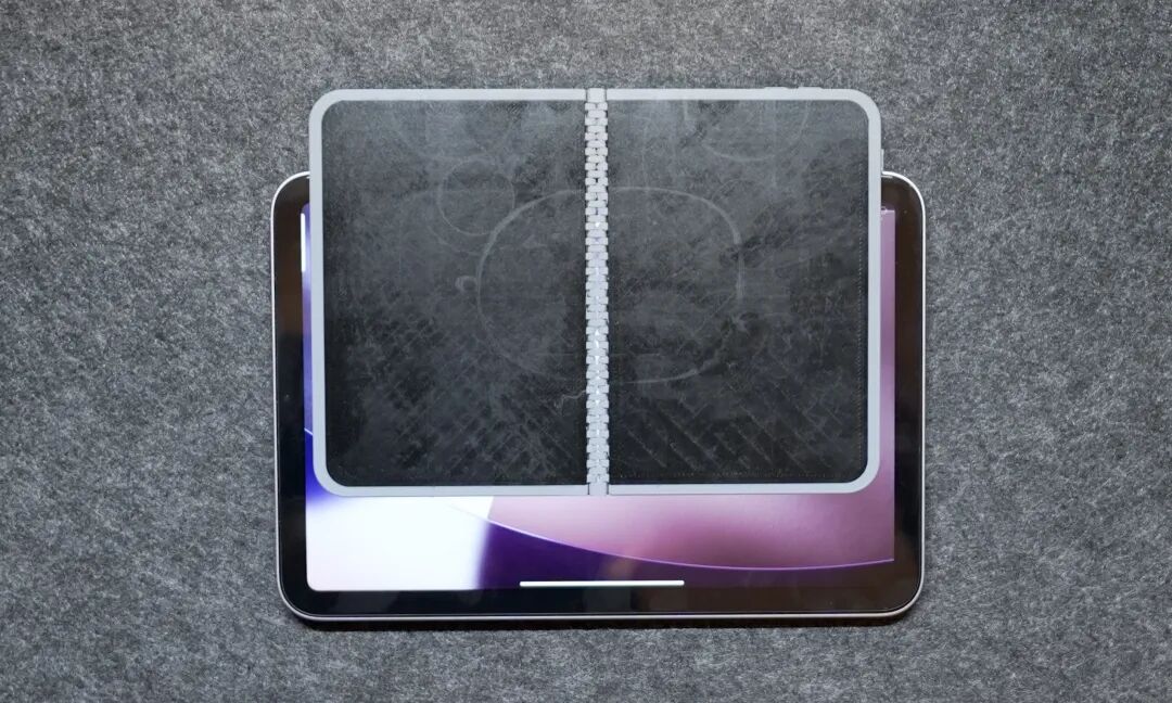 苹果首款折叠 iPhone 会长这样吗？实体模型上手体验图6