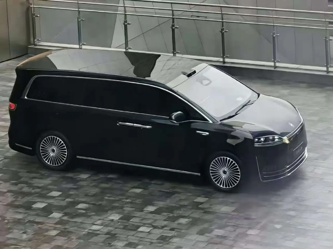 新品 | 华为 Mate 70 Air 16GB 内存版开售；鸿蒙智行首款 MPV 智界 V9 实车首曝图7