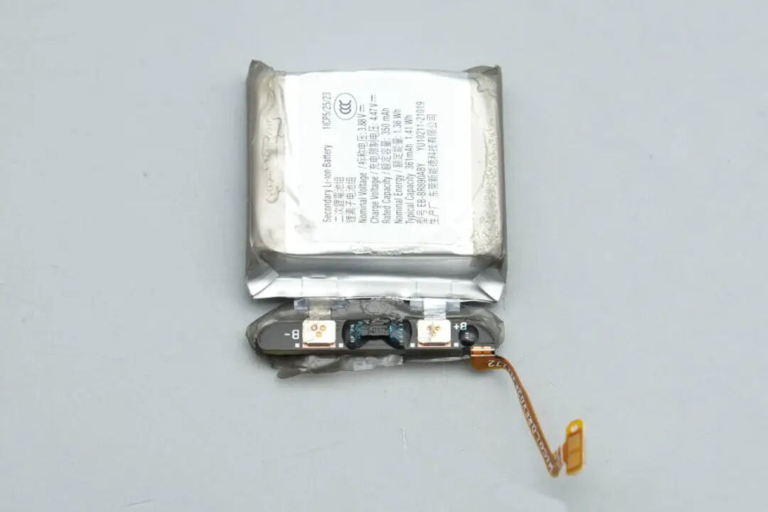 拆解报告：三星Galaxy Ring无线充电保护盒图27