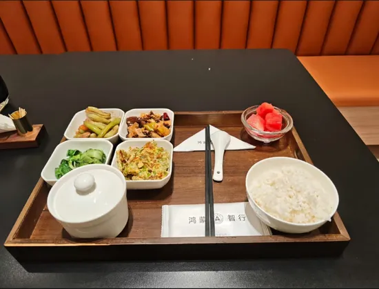 新能源车企，「逃离」商场一楼图20