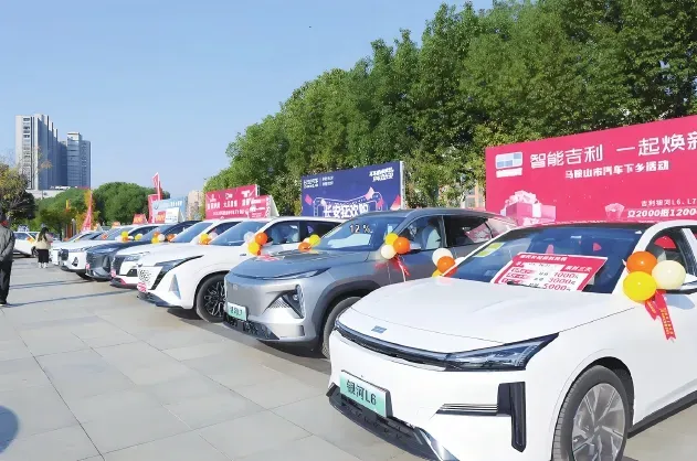 新能源车企，「逃离」商场一楼图25