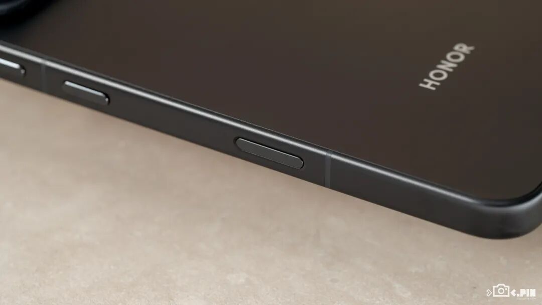 10000mAh电池的手机，被荣耀给做出来了。。。图10