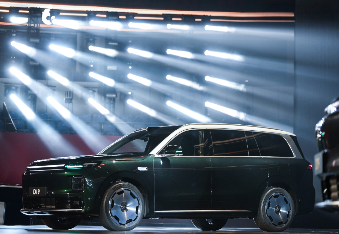 定了!「国补」明年继续实施/涨疯了，256G内存比RTX5090还贵/岗位被AI替代遭解雇，仲裁明确违法图12