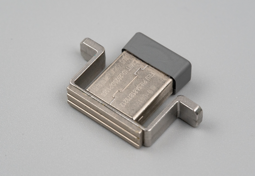 这么小的USB无线接收器，里面是什么东西，拆解看看？图3