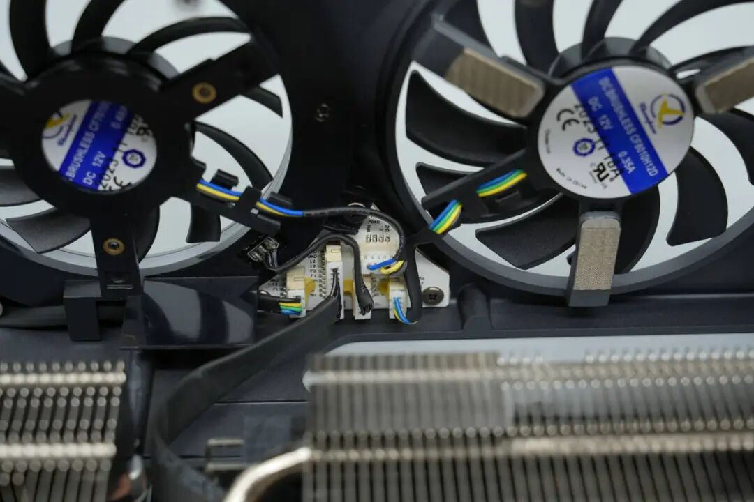 拆解报告：MOORE THREAD摩尔线程MTT S70独立显卡图27