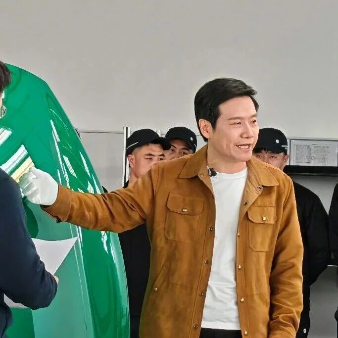 雷军回应小字营销：行业陋习，但我们改/DeepSeek开年「王炸」，梁文锋署名论文发布/马斯克立新年Flag：大规模量产脑机接口