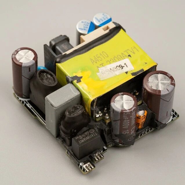 越南制造的三星45W充电头，拆解发现内部用料几乎清一色国产！