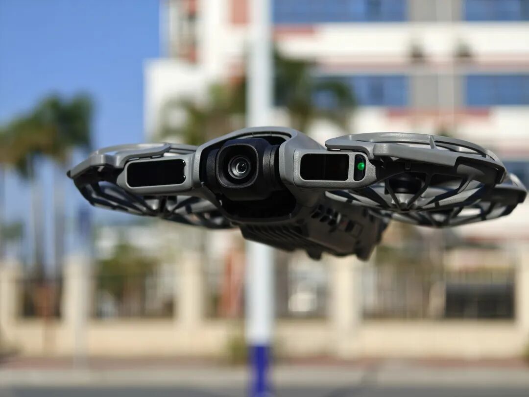 151克、手势起飞、自动跟拍…这台无人机凭什么让人用上瘾？图3