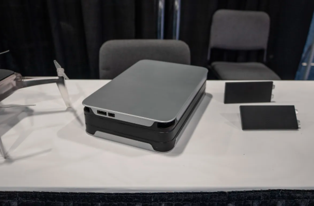 5分钟满电！全球首款全固态电池量产问世图3