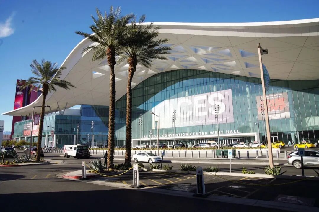 IT OLED、车载显示成下一个全球面板界竞争风口！图1