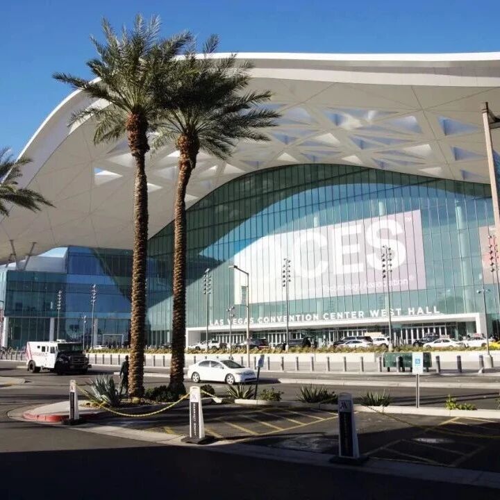 IT OLED、车载显示成下一个全球面板界竞争风口！