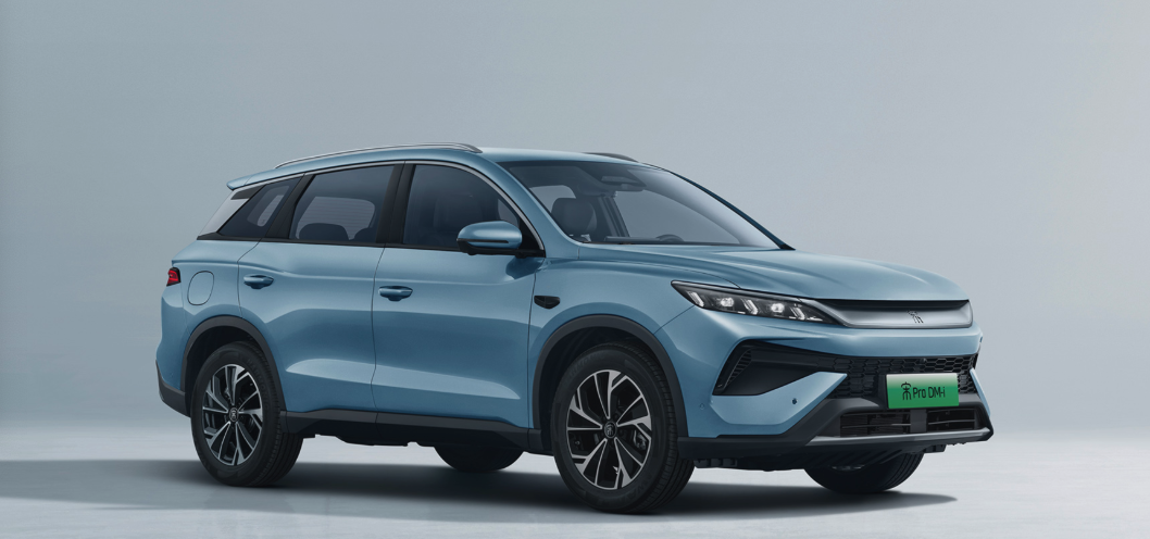 比亚迪新车 &ldquo; 炸场 &rdquo;，9 万把配置拉到顶！续航冲进 2110km ...图9