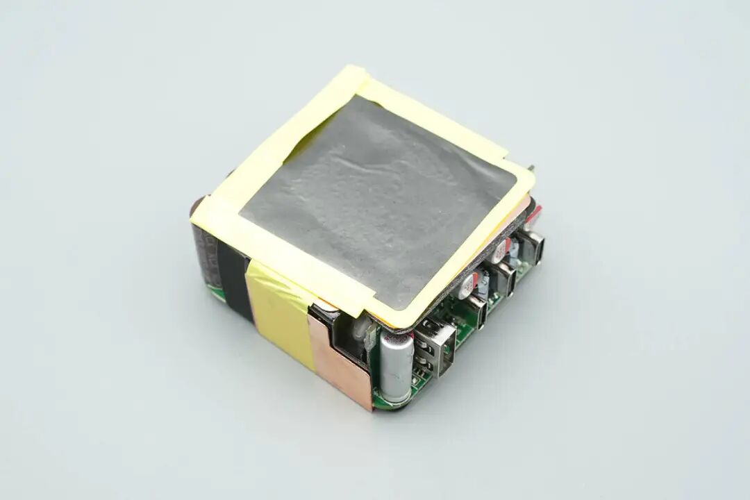 拆解报告：京东京造140W 3C1A氮化镓充电器图36