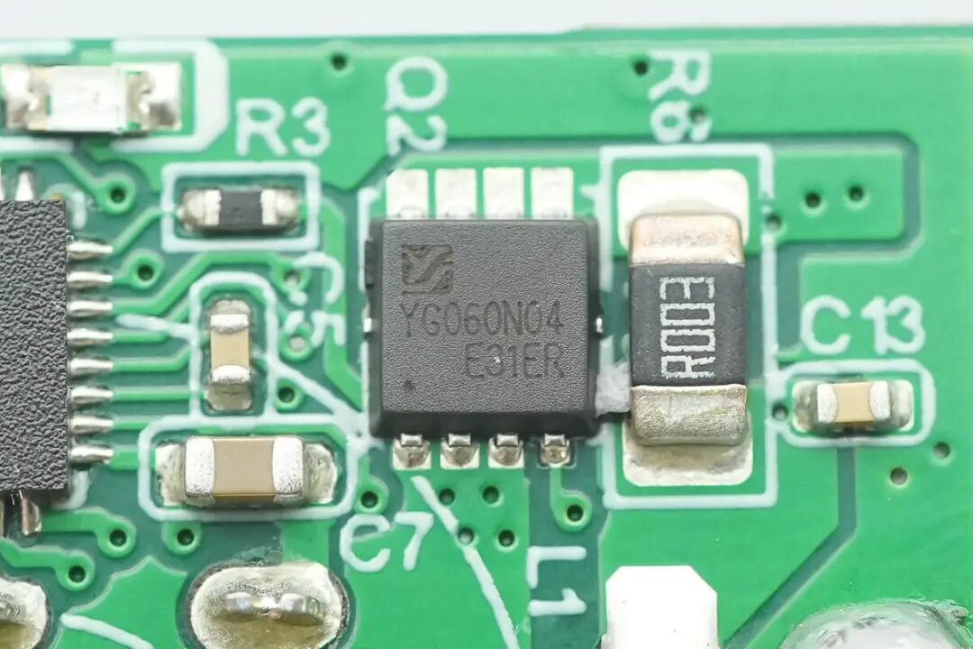 拆解报告：京东京造140W 3C1A氮化镓充电器图88