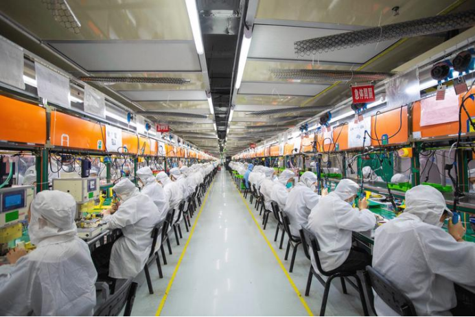 彻底翻脸？郭台铭再次公开叫嚣，跪舔老美被遗弃，现在下场如何？图2