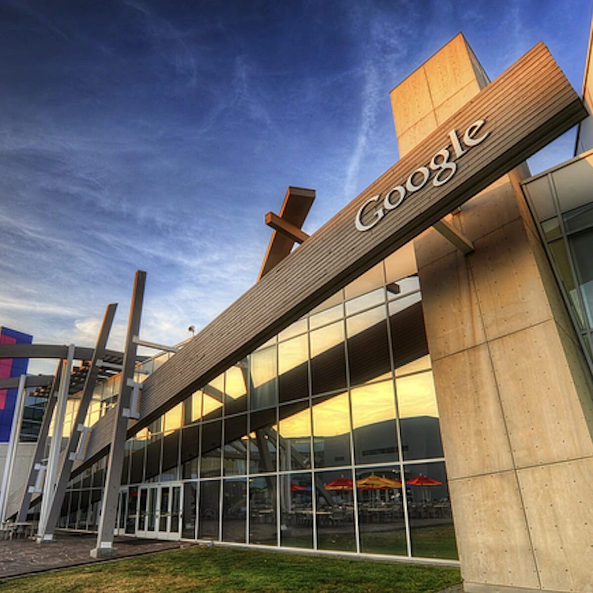 Alphabet 成第四家四万亿美元公司；德亚官网偷跑大疆 Pocket 4；国内首起 AI 服务涉黄案二审在即 | 极客早知道