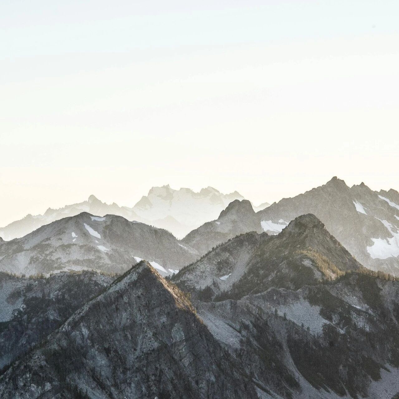 中美AI巨头都在描述哪种AGI叙事？