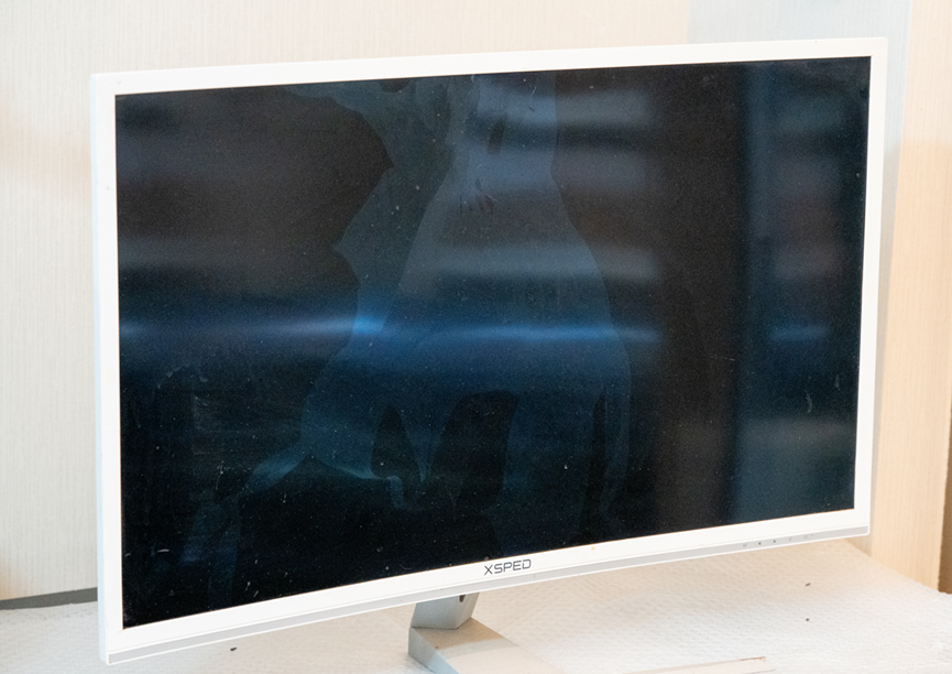 拆一台老旧的27寸曲面显示器：接口虽已过时，但电源板依旧值得一看！图1