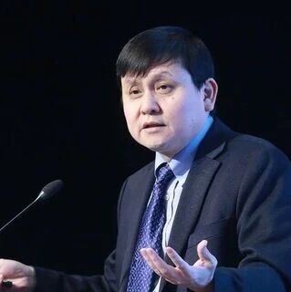 2.3 亿人在用 ChatGPT「看病」，张文宏为什么反对年轻医生用 AI