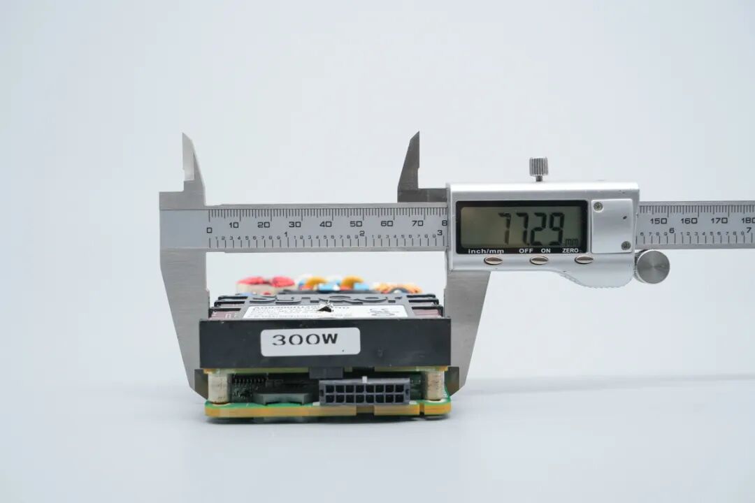 SYNQOR AQ0400MU12EACFD 400W医疗级电源板方案解析图8