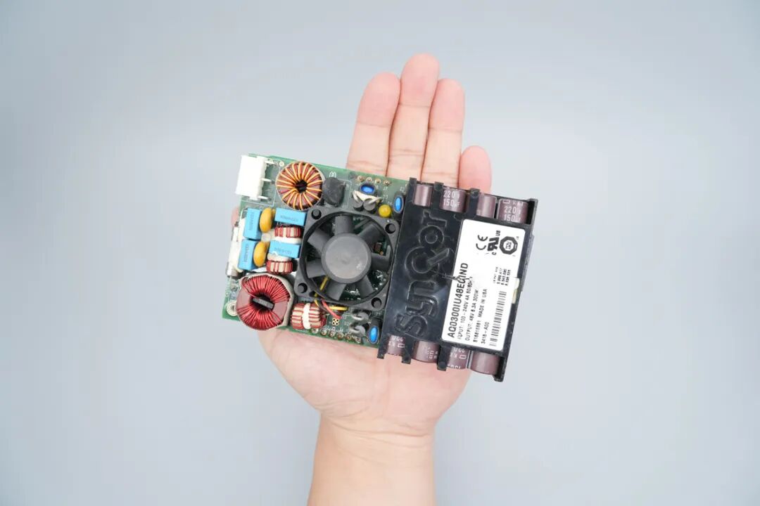 SYNQOR AQ0400MU12EACFD 400W医疗级电源板方案解析图11