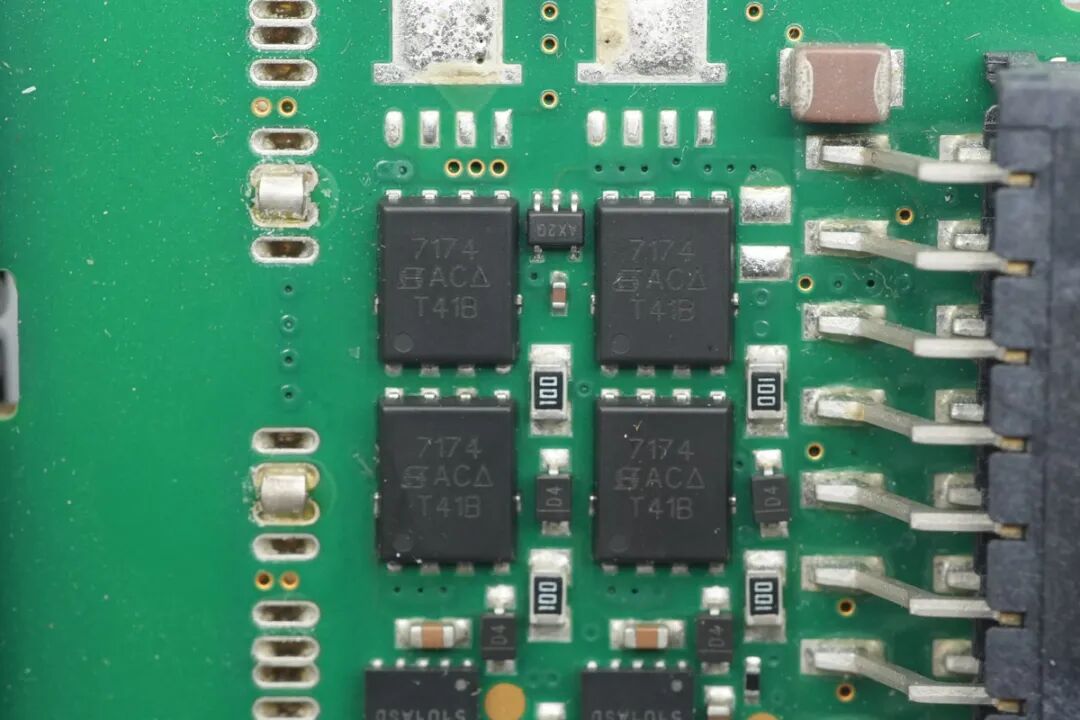 SYNQOR AQ0400MU12EACFD 400W医疗级电源板方案解析图14