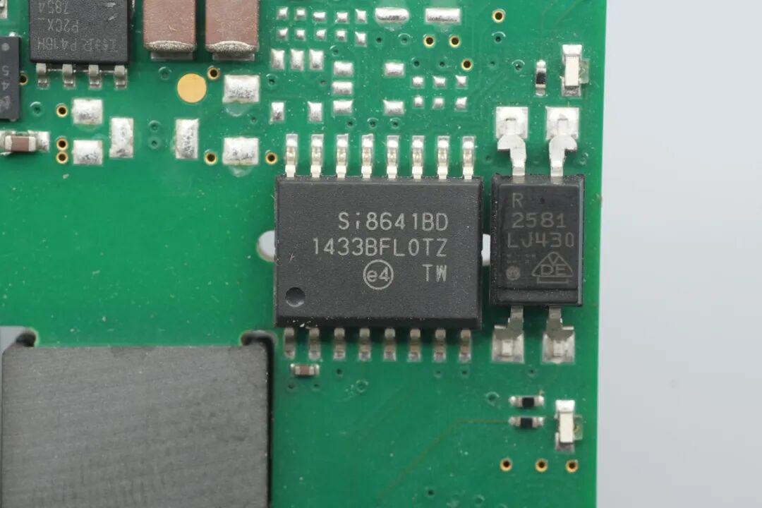 SYNQOR AQ0400MU12EACFD 400W医疗级电源板方案解析图19