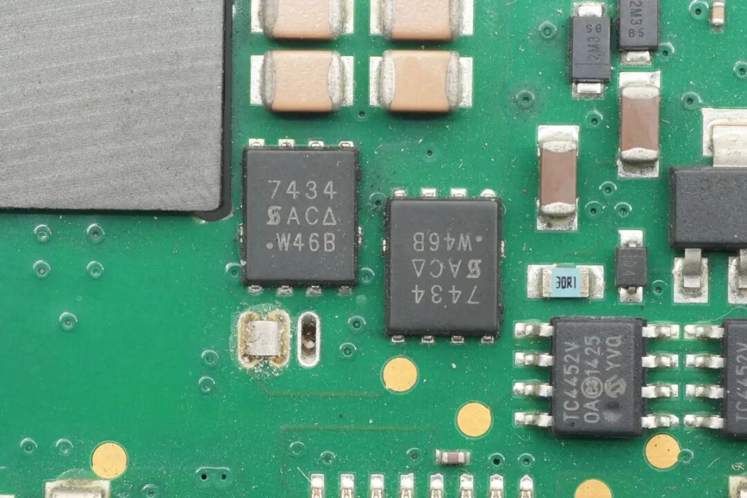 SYNQOR AQ0400MU12EACFD 400W医疗级电源板方案解析图23