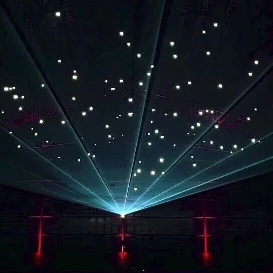 当编队无人机飞入室内，一场空间的革命正在发生