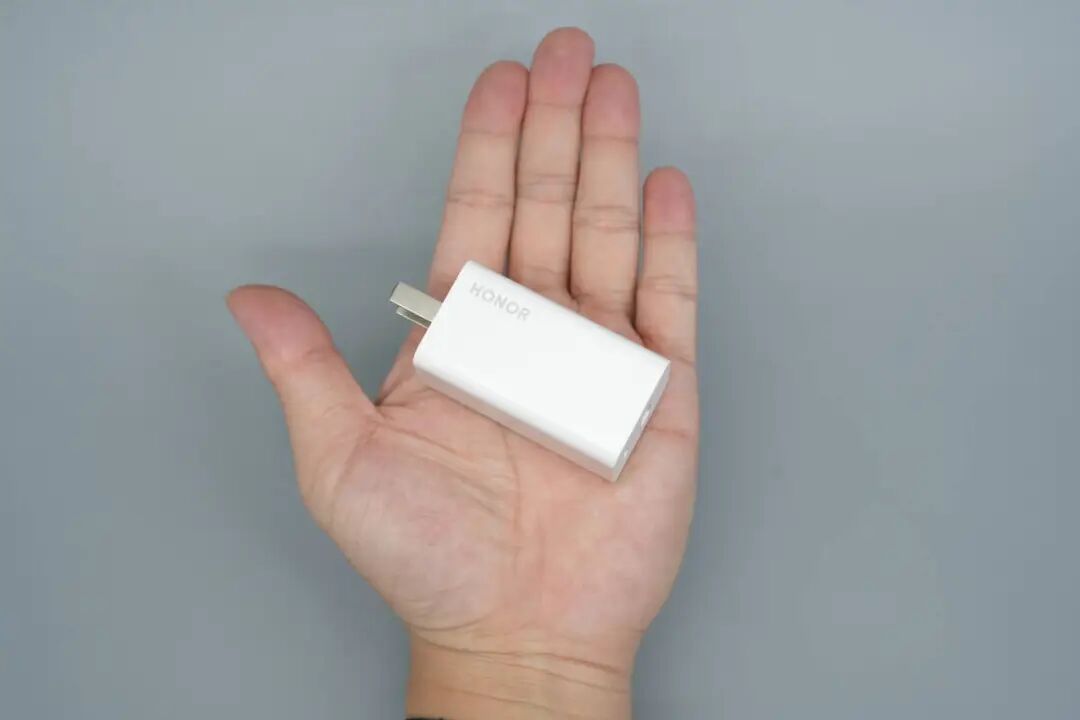 拆解报告：荣耀66W 1A1C氮化镓快充充电器图17