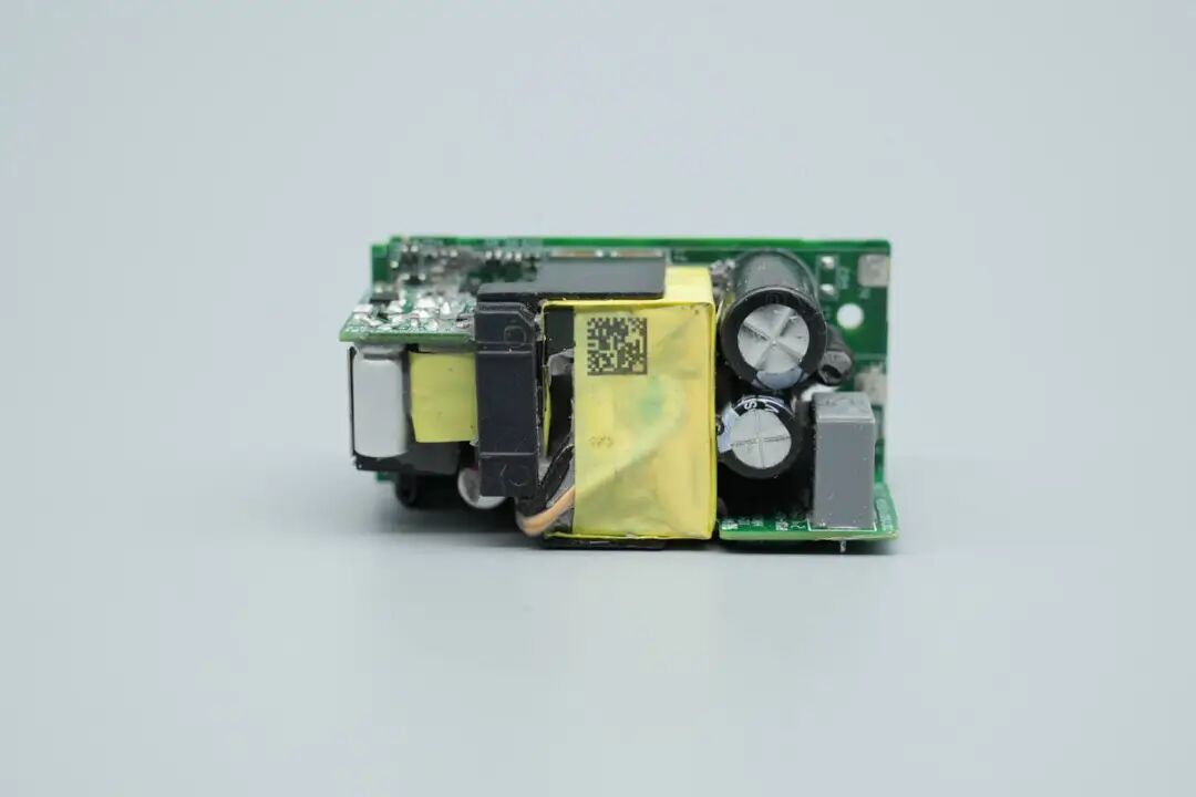 拆解报告：荣耀66W 1A1C氮化镓快充充电器图31