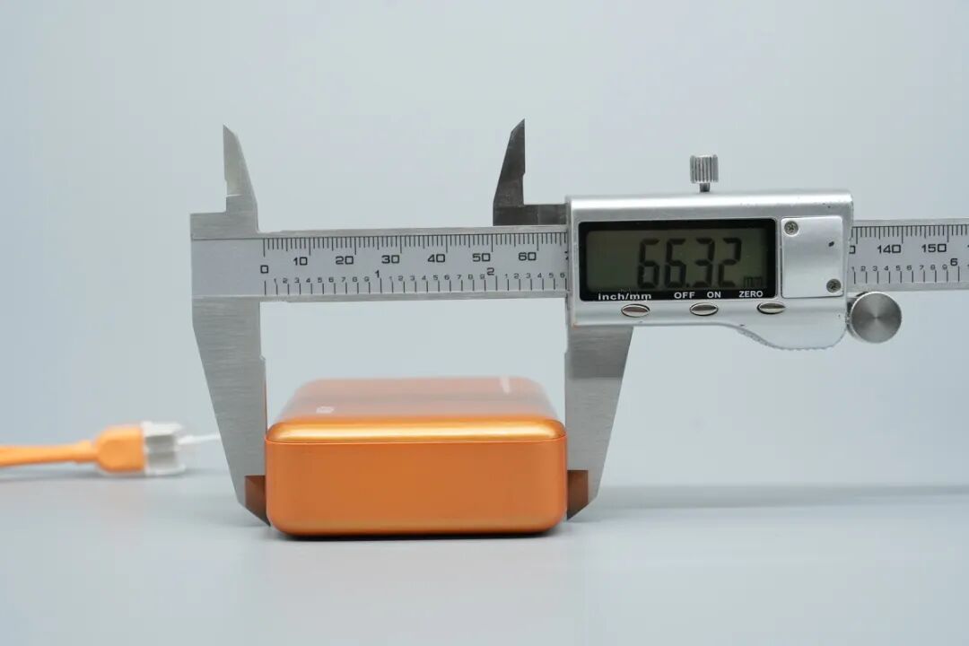 拆解报告：宏百纳10000mAh半固态电池移动电源图13