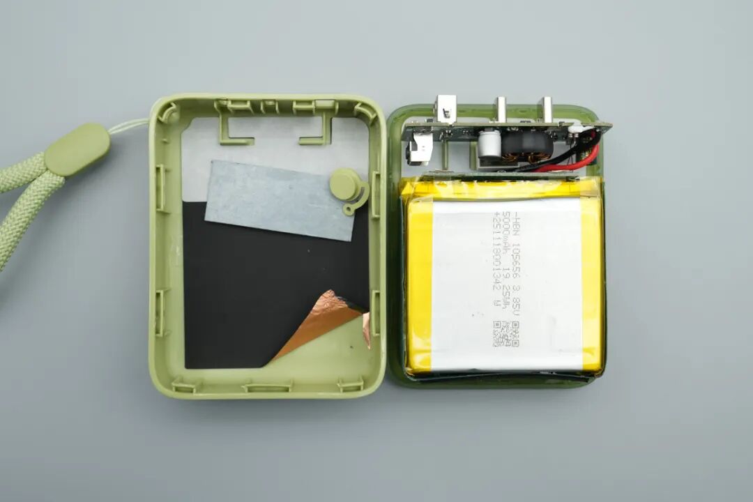 拆解报告：宏百纳10000mAh半固态电池移动电源图26