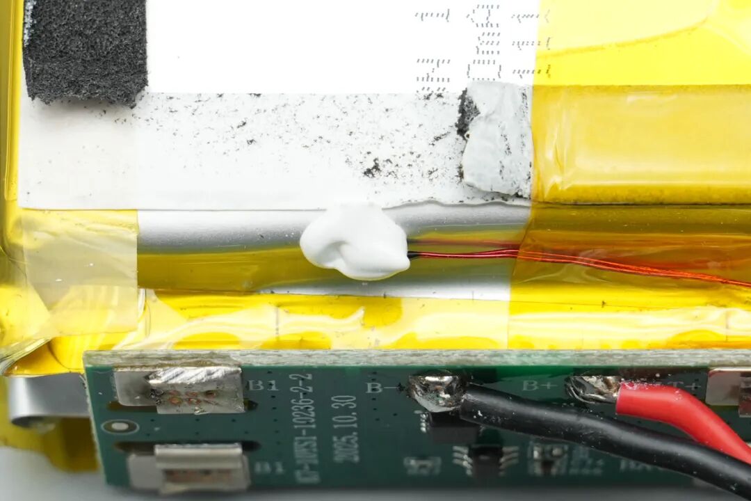 拆解报告：宏百纳10000mAh半固态电池移动电源图31