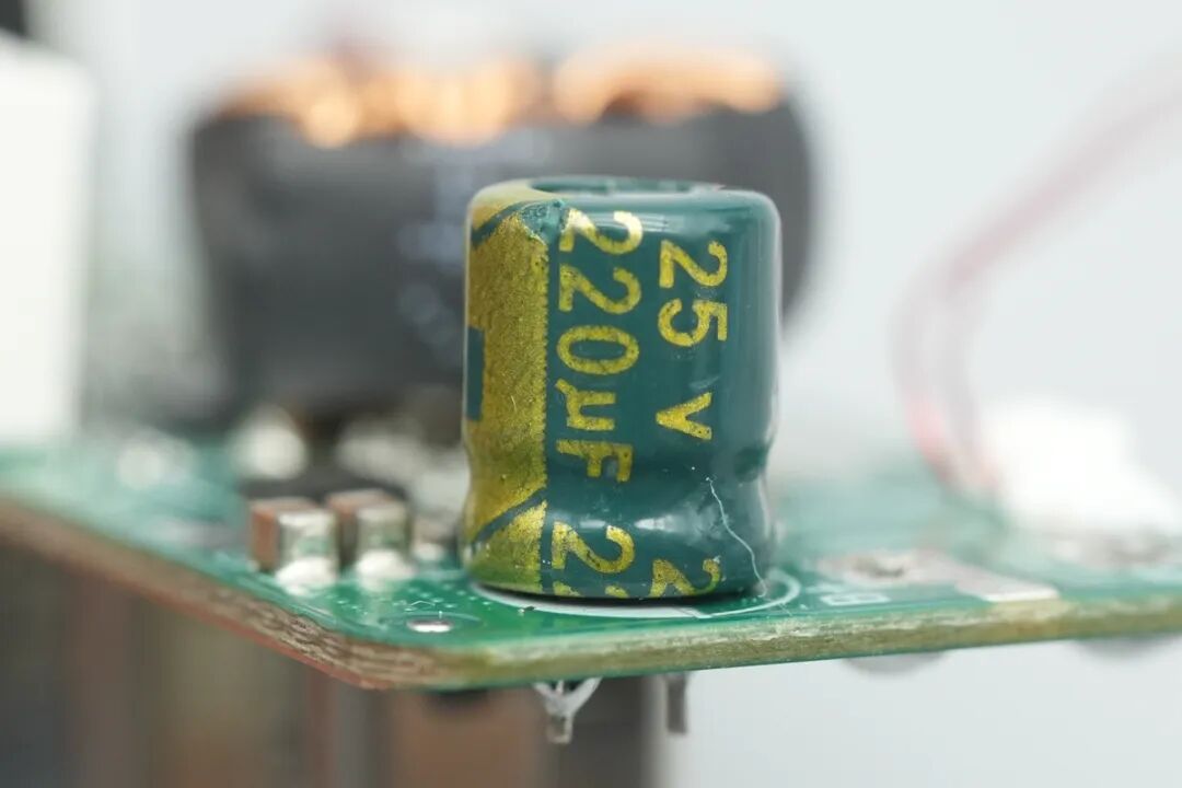 拆解报告：宏百纳10000mAh半固态电池移动电源图47