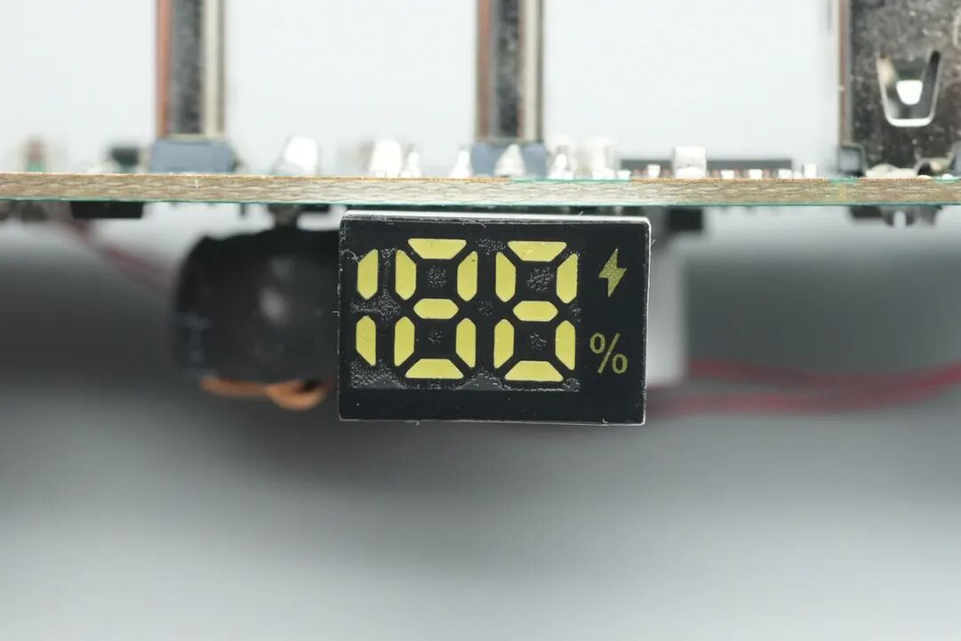 拆解报告：宏百纳10000mAh半固态电池移动电源图51