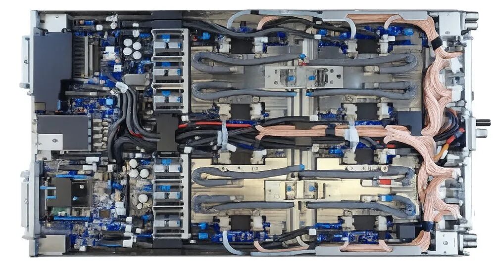 微软甩出3nm自研AI芯片！算力超10PFLOPS，干翻AWS谷歌图5